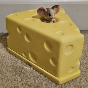 Vtg Covered Ceramic Wedge Cheese Mouse Butter Dish Holder Server MCM Kitchenware